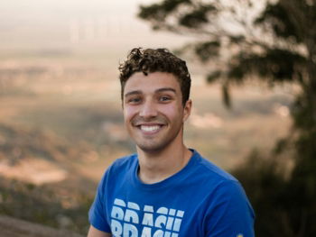 men's blue crew-neck T-shirt